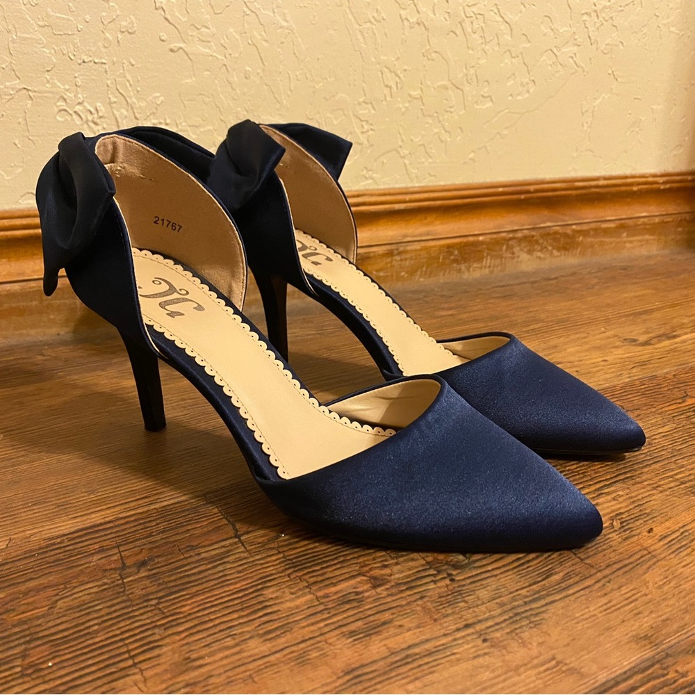Chic Navy Blue Heels with Bow Detail
